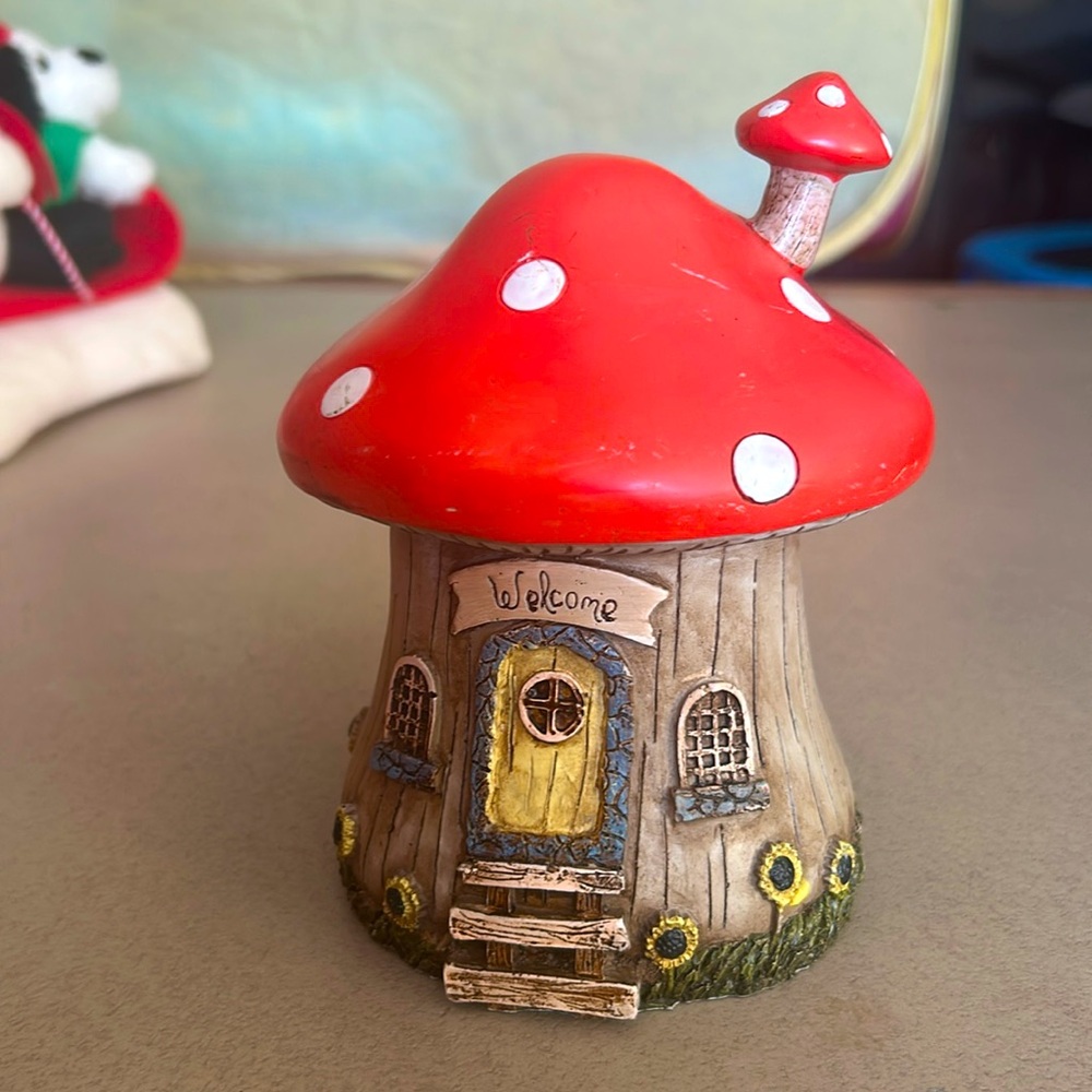 Tiny Treasures woodland fairytale structure